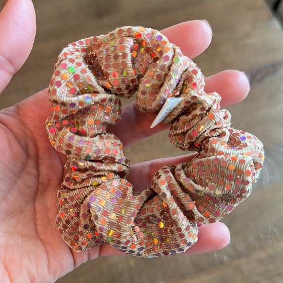 Dewedit Scrunchie (small) - Picture 2 of 2